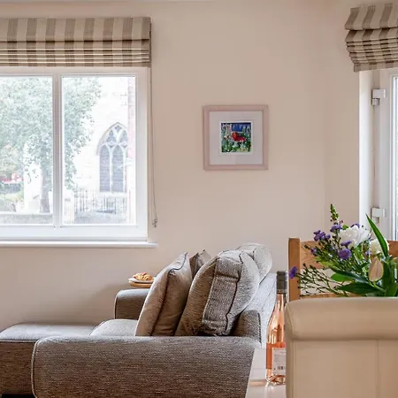 4 Crambeck Court Apartament *